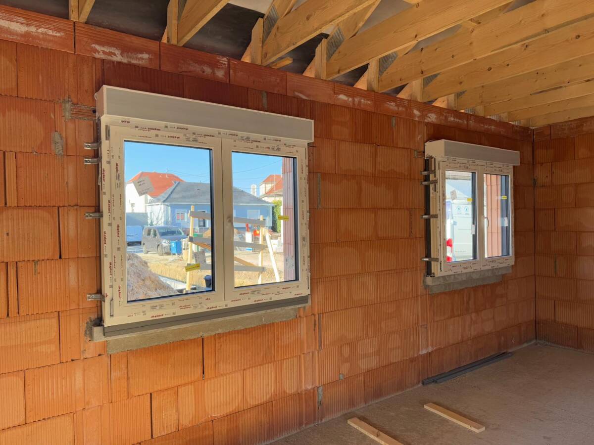 Pose de fen&ecirc;tres et d’une porte dans une construction neuve, Wittenheim Illzach